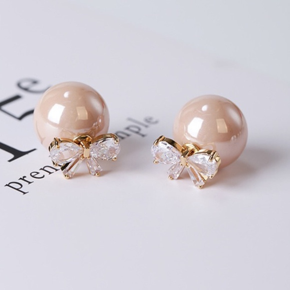 Just In! 🆕 JACKY Bow & Pearl Push Back Earrings